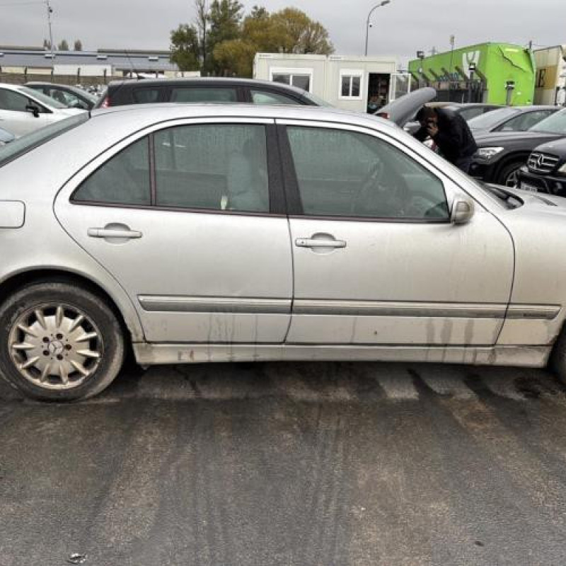 Retroviseur droit MERCEDES CLASSE E 210 Photo n°13