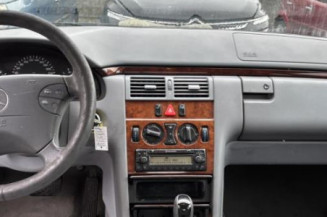 Retroviseur droit MERCEDES CLASSE E 210