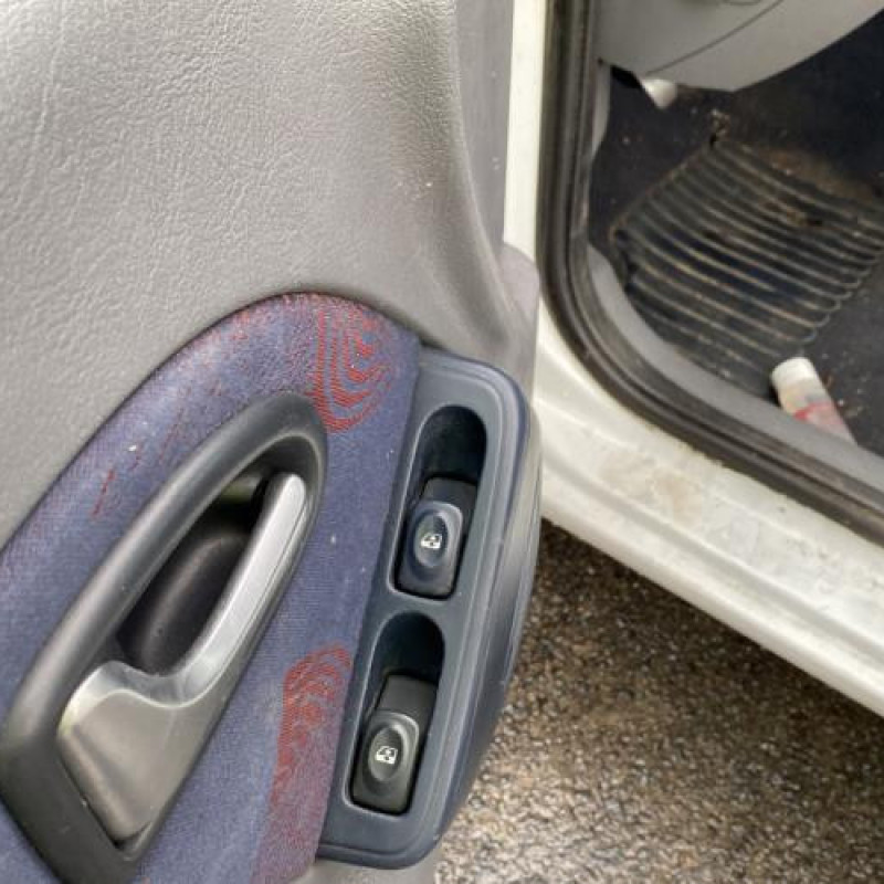 Capot RENAULT CLIO 2 Photo n°20
