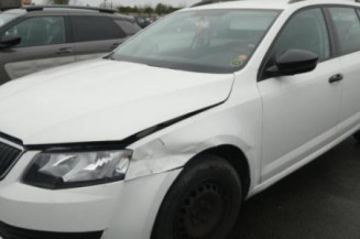 Retroviseur droit SKODA OCTAVIA 3