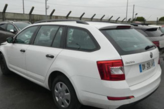 Retroviseur droit SKODA OCTAVIA 3