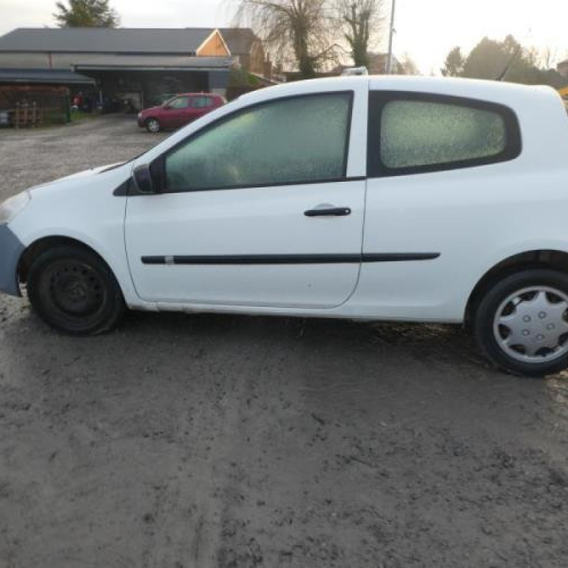 Boitier UCH RENAULT CLIO 3 Photo n°7