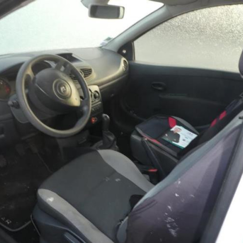 Boitier UCH RENAULT CLIO 3 Photo n°8