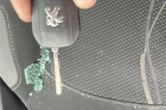 Amortisseur avant droit PEUGEOT 208 1