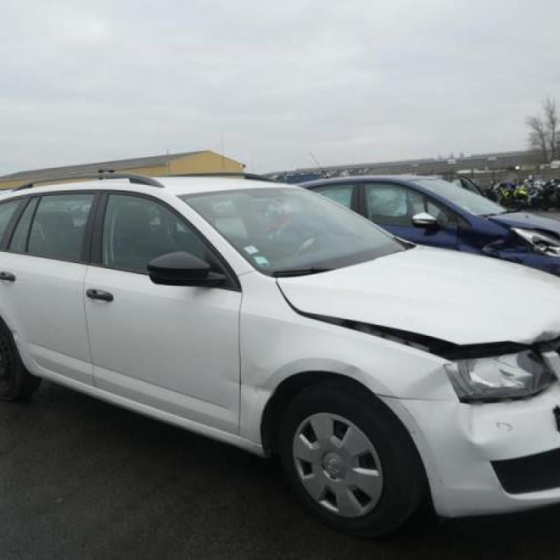 Verin de coffre SKODA OCTAVIA 3 Photo n°10