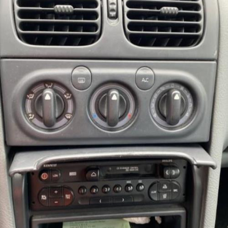 Leve vitre electrique avant gauche RENAULT LAGUNA 1 Photo n°12