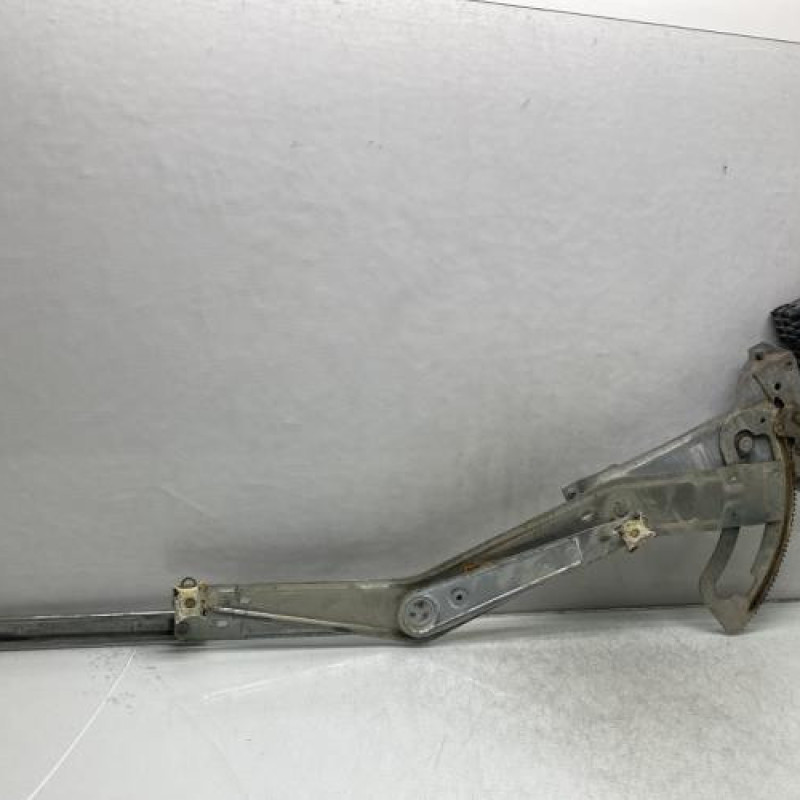Leve vitre electrique avant droit PEUGEOT 406 Photo n°1
