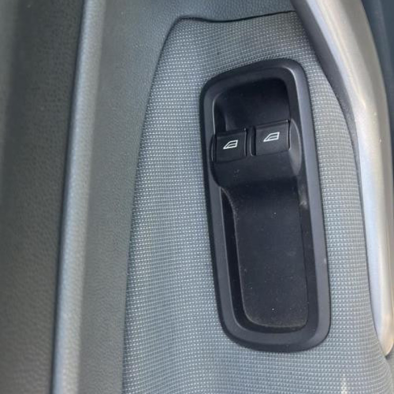 Poignee porte avant gauche FORD FIESTA 6 Photo n°20