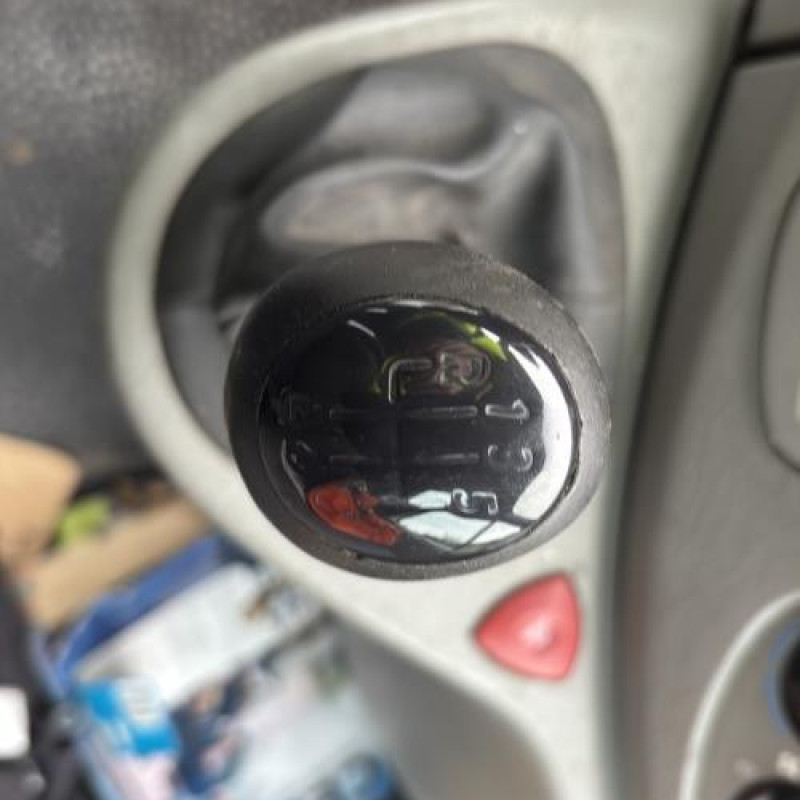 Optique avant principal gauche (feux)(phare) RENAULT TRAFIC 2 Photo n°19