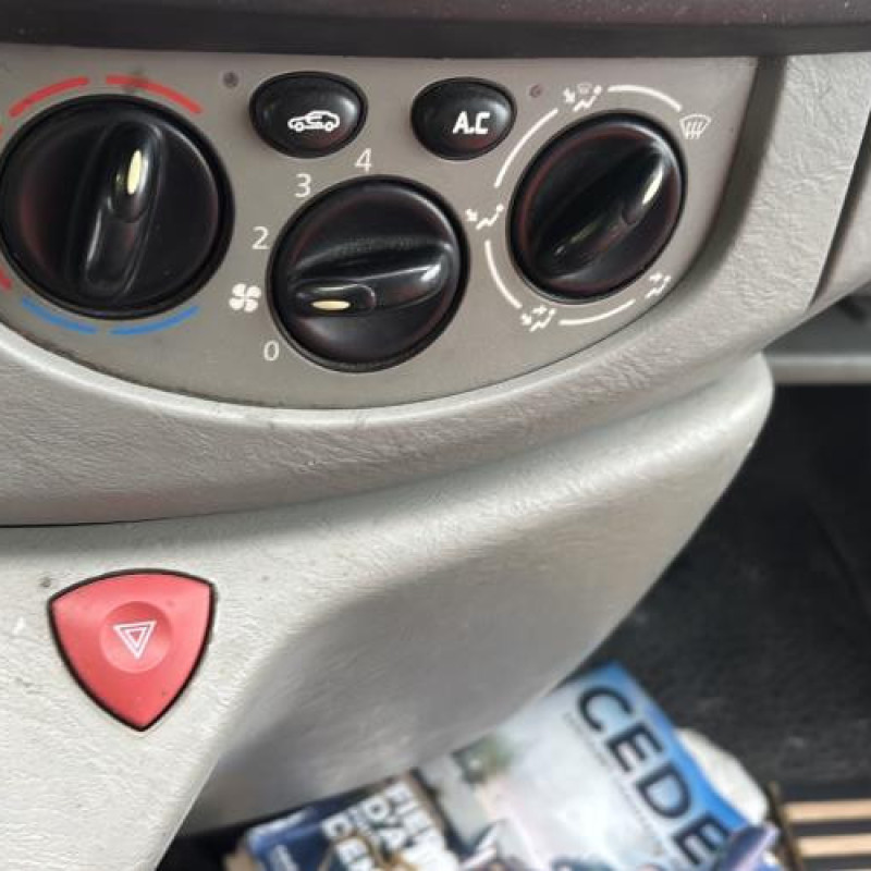 Poignee porte avant droit RENAULT TRAFIC 2 Photo n°17