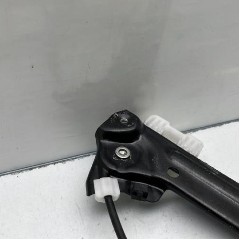 Leve vitre electrique avant gauche PEUGEOT 308 2 SW Photo n°4
