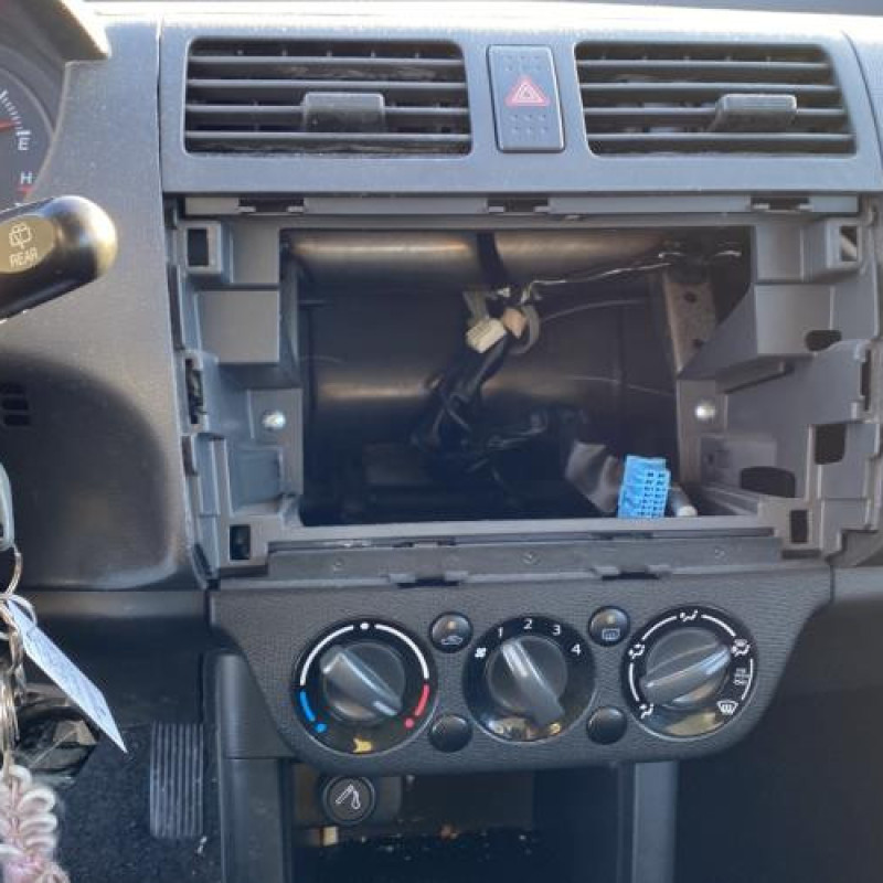 Leve vitre electrique avant droit SUZUKI SWIFT 3 Photo n°19