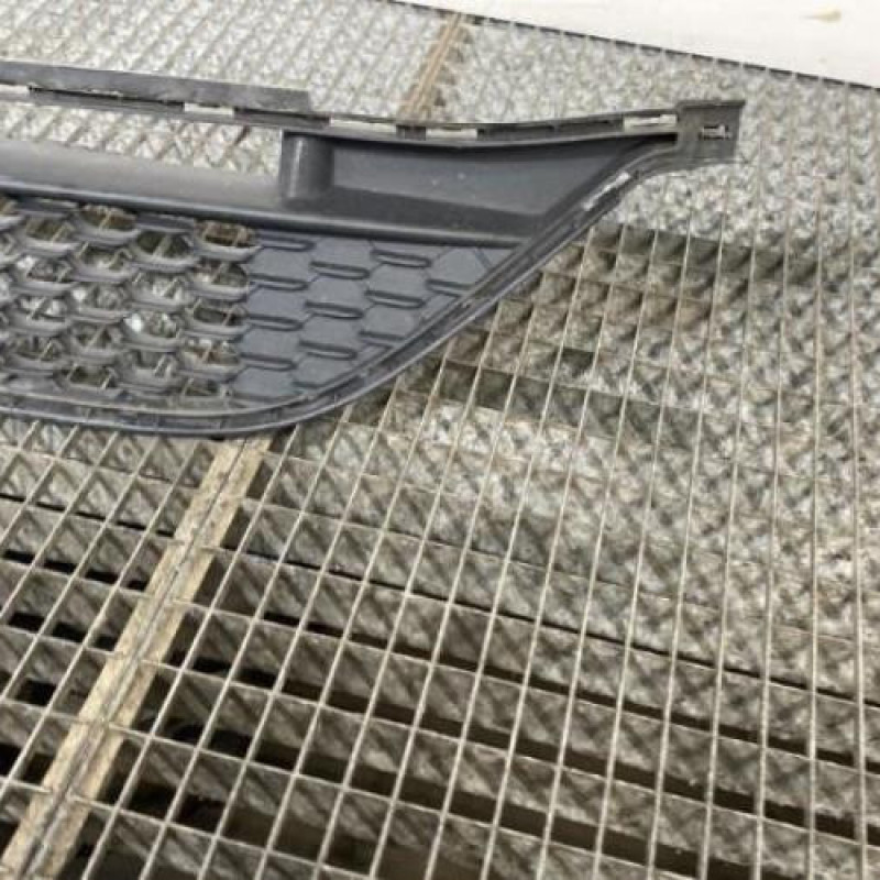 Grille de pare choc MERCEDES CLASSE CLA 118 SHOOTING Photo n°3
