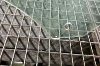 Vitre avant droit FORD FOCUS 3
