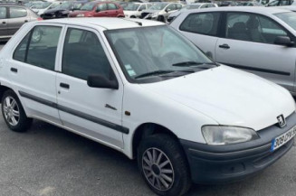 Calculateur moteur PEUGEOT 106
