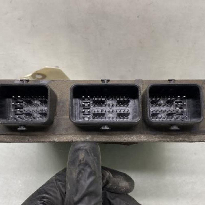 Calculateur moteur RENAULT CLIO 2 Photo n°3