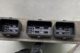 Calculateur moteur RENAULT CLIO 2