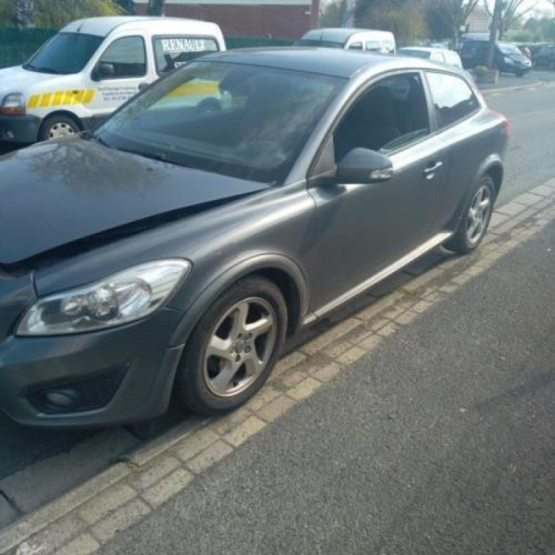 Pare boue arriere droit VOLVO C 30 Photo n°6
