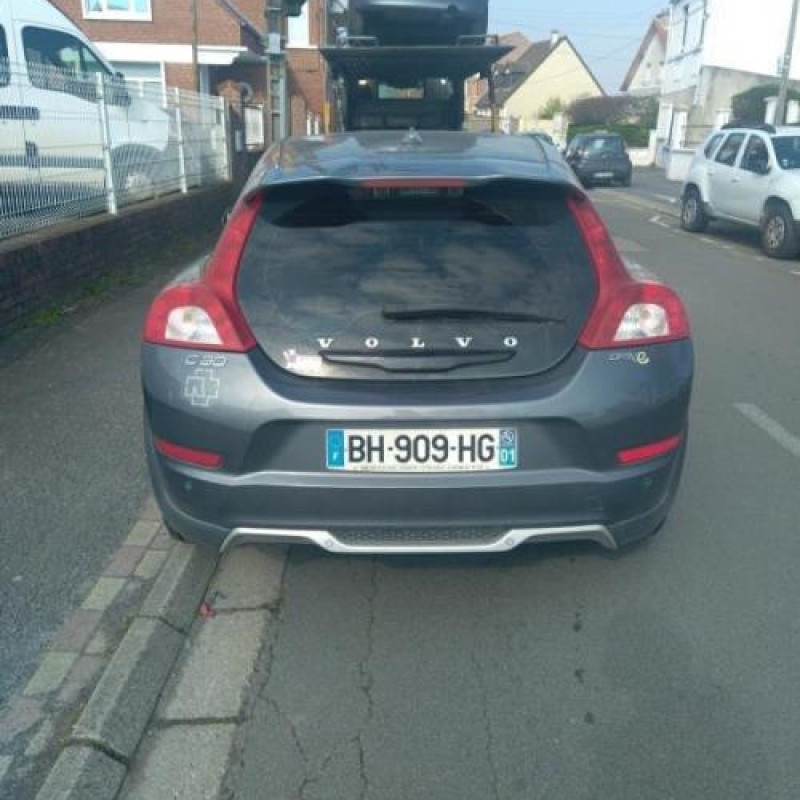 Pare boue arriere droit VOLVO C 30 Photo n°7