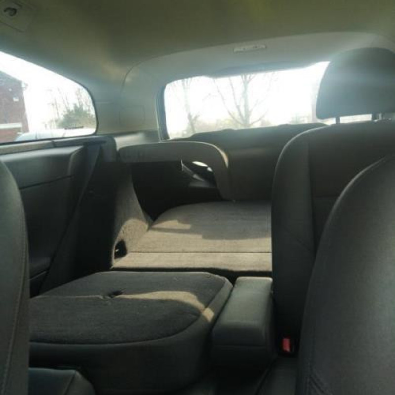 Pare boue arriere droit VOLVO C 30 Photo n°9