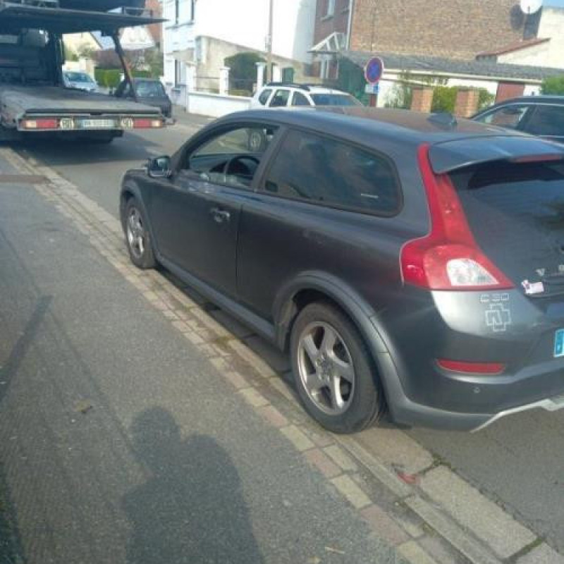 Pare boue arriere droit VOLVO C 30 Photo n°12