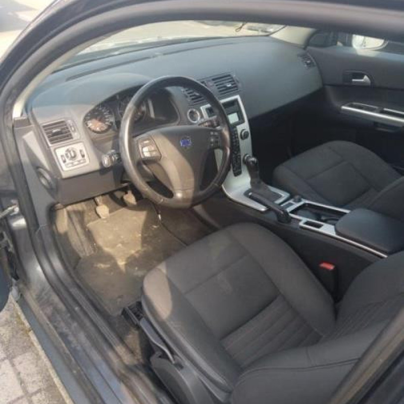 Pare boue arriere droit VOLVO C 30 Photo n°14