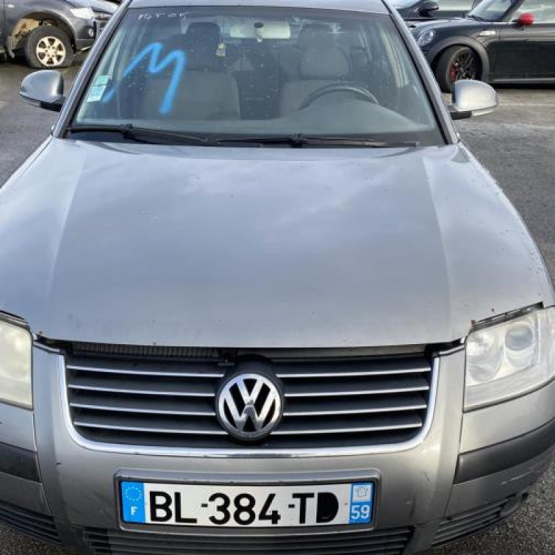 Pare boue arriere droit VOLKSWAGEN PASSAT 4 Photo n°5