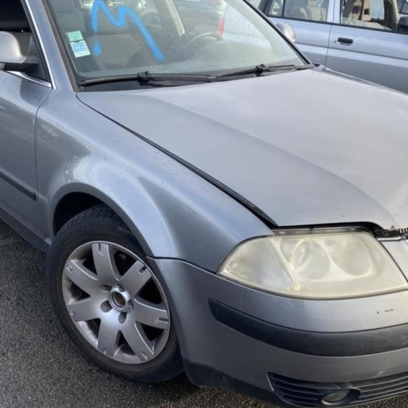 Pare boue arriere droit VOLKSWAGEN PASSAT 4 Photo n°6