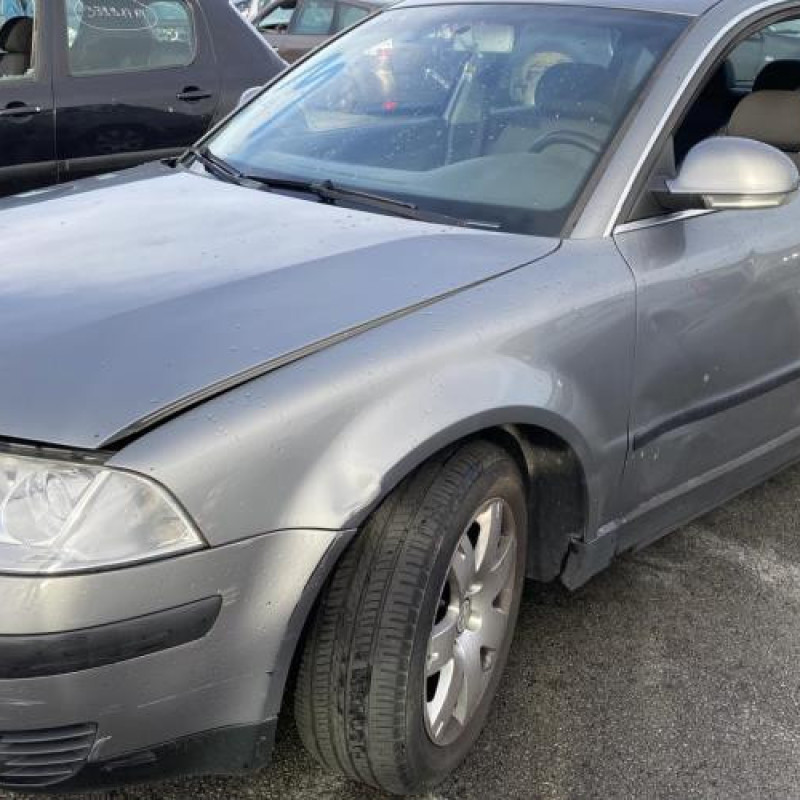 Pare boue arriere droit VOLKSWAGEN PASSAT 4 Photo n°7
