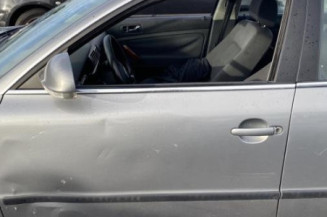 Pare boue arriere droit VOLKSWAGEN PASSAT 4