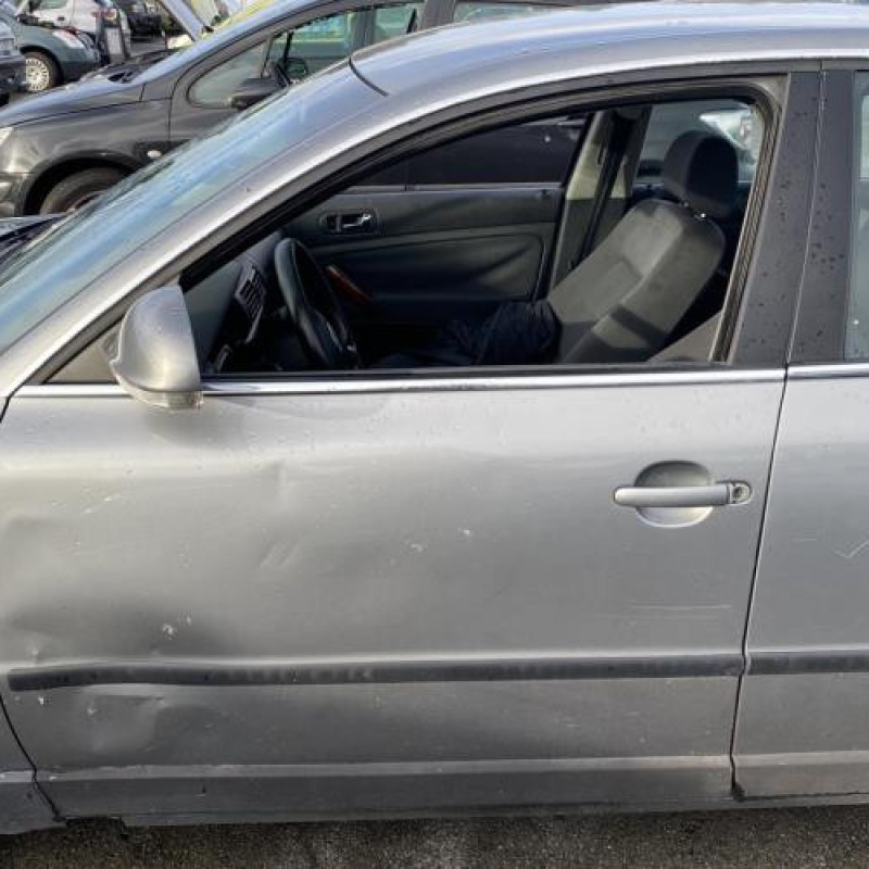 Pare boue arriere droit VOLKSWAGEN PASSAT 4 Photo n°8