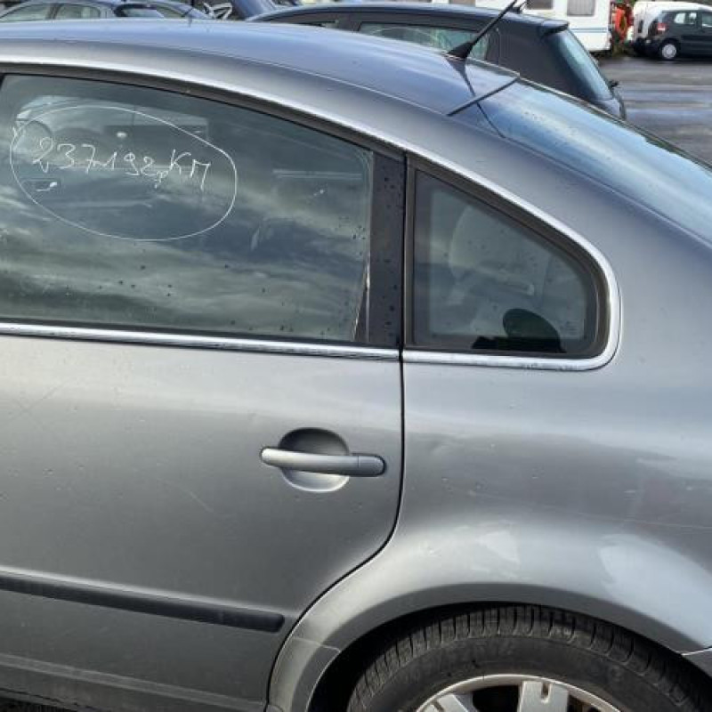 Pare boue arriere droit VOLKSWAGEN PASSAT 4 Photo n°9