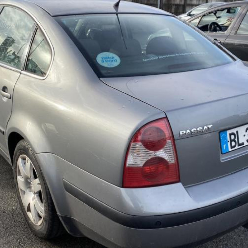 Pare boue arriere droit VOLKSWAGEN PASSAT 4 Photo n°10
