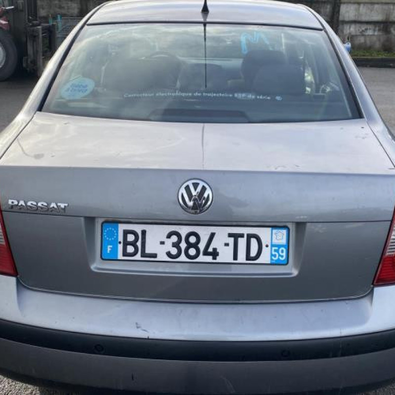 Pare boue arriere droit VOLKSWAGEN PASSAT 4 Photo n°11