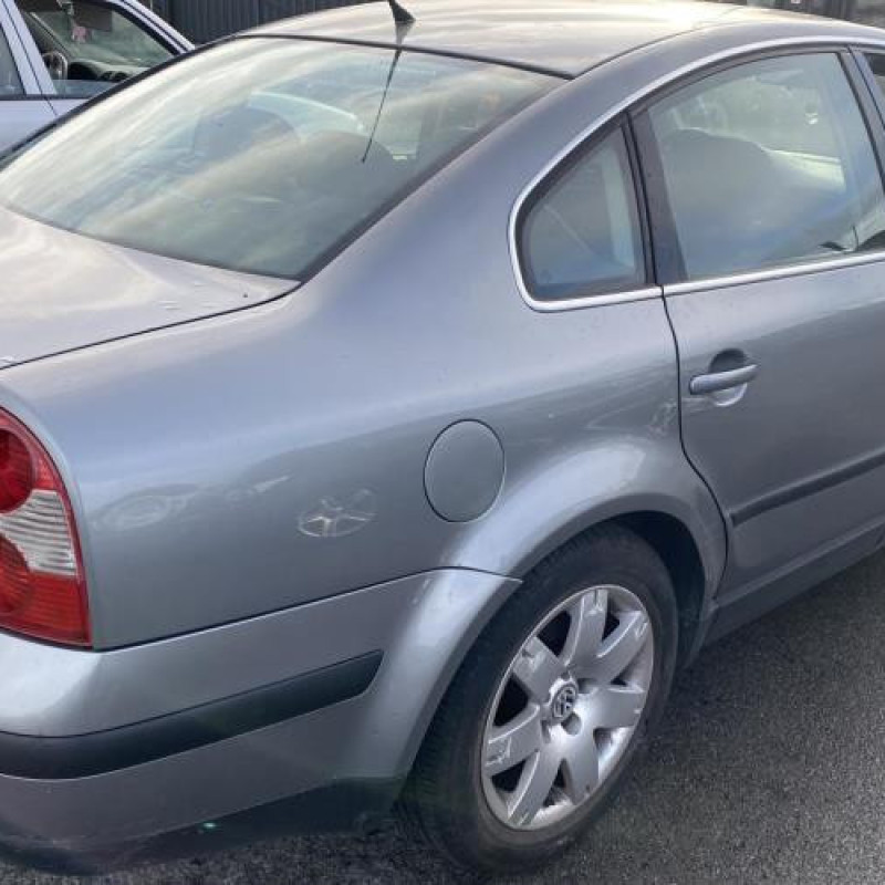 Pare boue arriere droit VOLKSWAGEN PASSAT 4 Photo n°12