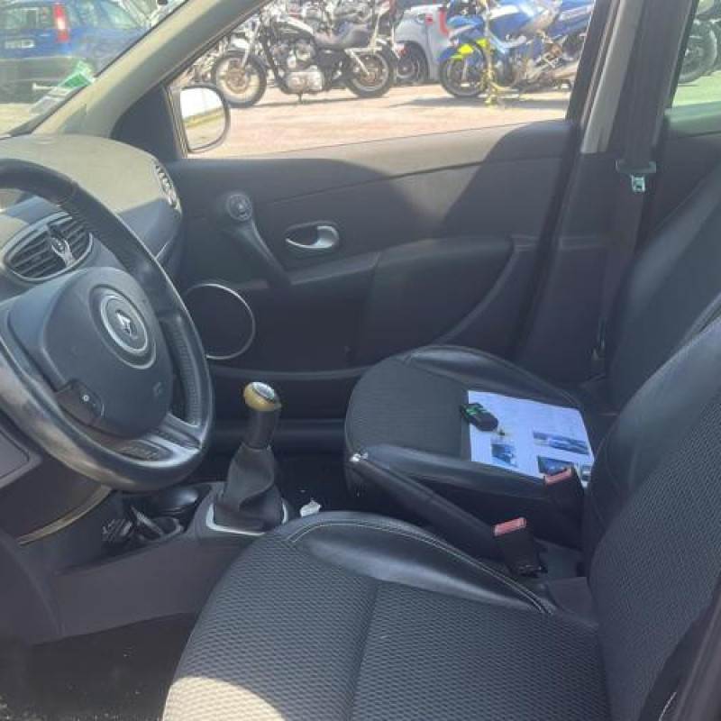 Moteur RENAULT CLIO 3 Photo n°8