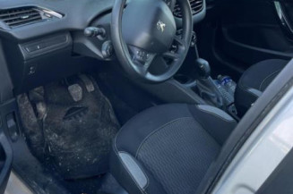 Plage arriere PEUGEOT 208 1