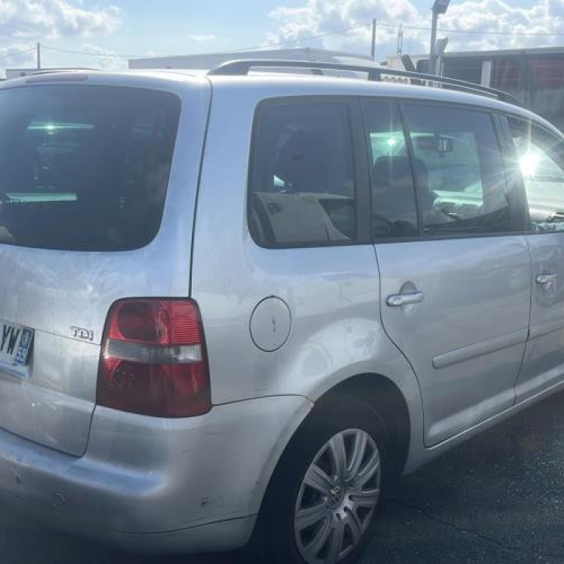 Plage arriere VOLKSWAGEN TOURAN 1 Photo n°9