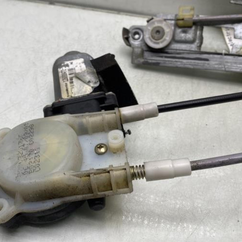 Leve vitre electrique avant gauche RENAULT MEGANE 2 Photo n°4