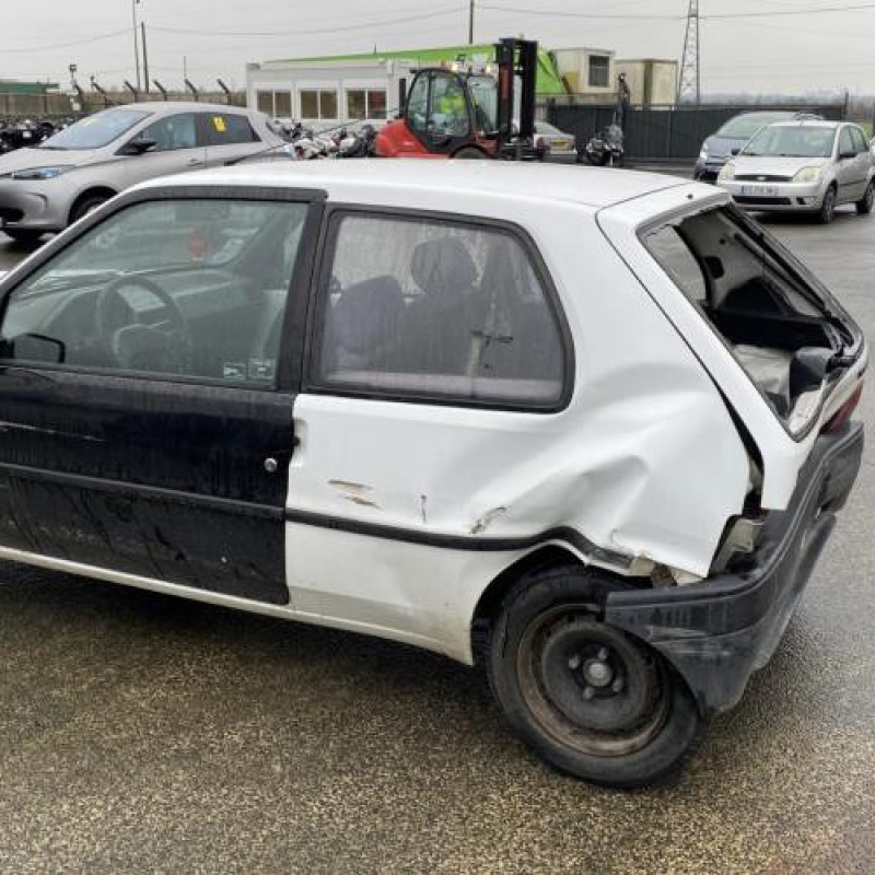Porte avant droit PEUGEOT 106 Photo n°12