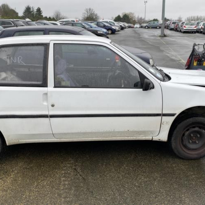 Porte avant droit PEUGEOT 106 Photo n°13