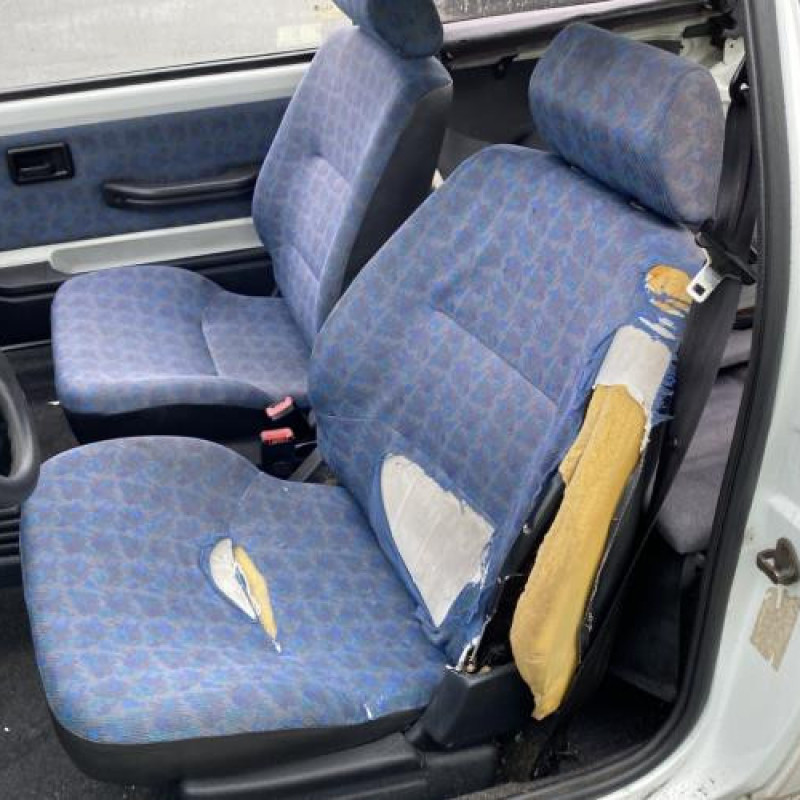Porte avant droit PEUGEOT 106 Photo n°16