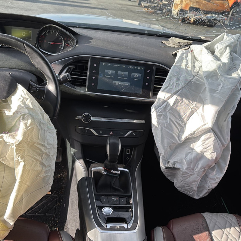 PEUGEOT 308 2 PHASE 1 1.2 PURETECH - 12V TURBO Photo n°12