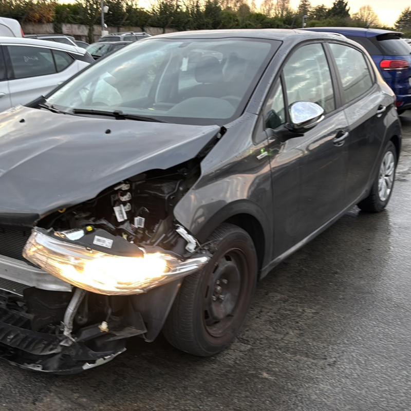 PEUGEOT 208 1 PHASE 1 1.2 VTI - 12V Photo n°1