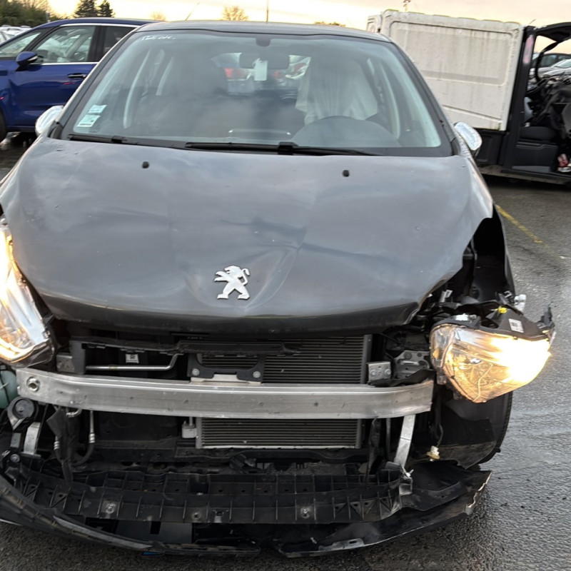 PEUGEOT 208 1 PHASE 1 1.2 VTI - 12V Photo n°8