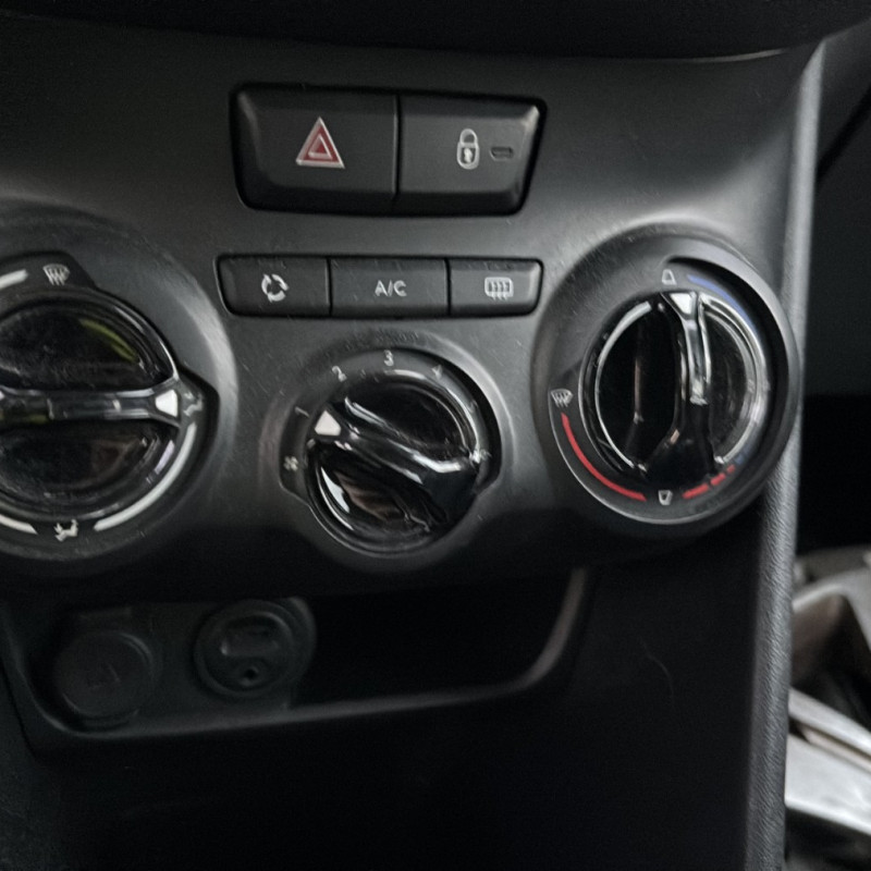 PEUGEOT 208 1 PHASE 1 1.2 VTI - 12V Photo n°16