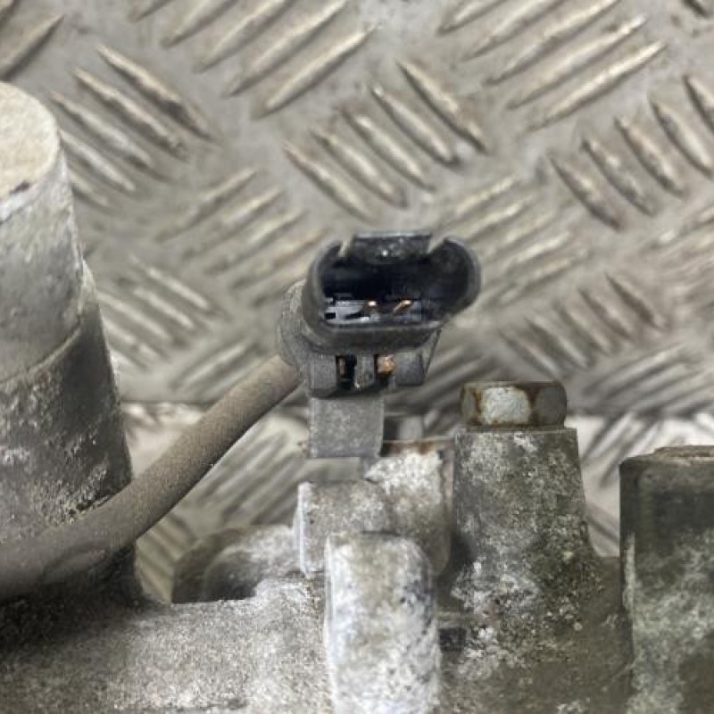 Compresseur clim BMW SERIE 1 F20 Photo n°4