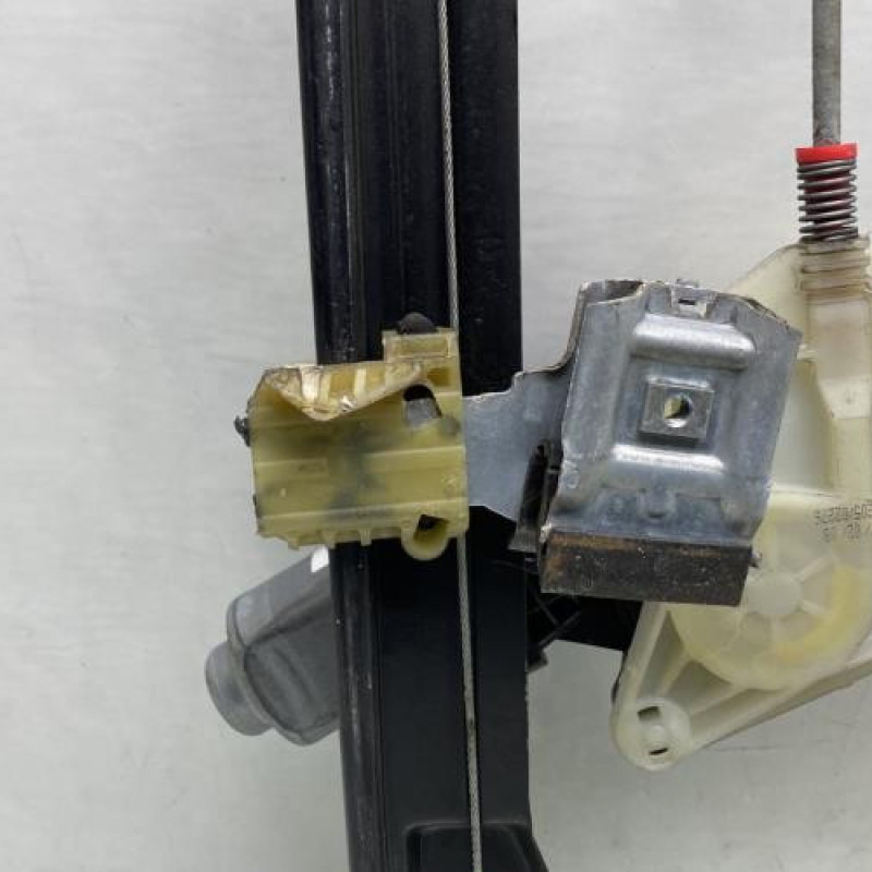 Leve vitre electrique avant droit VOLKSWAGEN POLO 4 Photo n°3