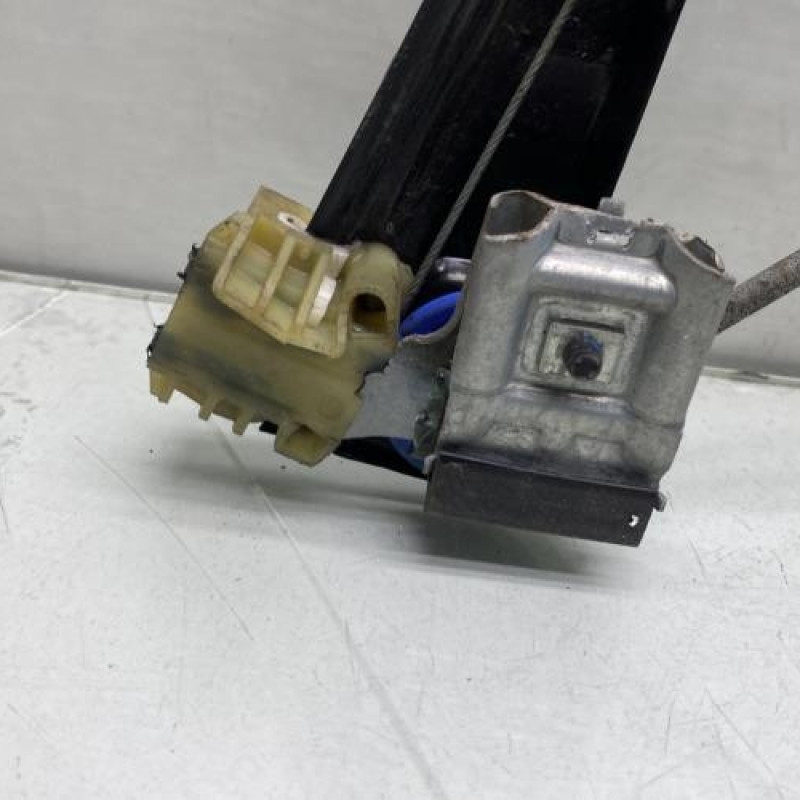 Leve vitre electrique avant gauche VOLKSWAGEN POLO 4 Photo n°5