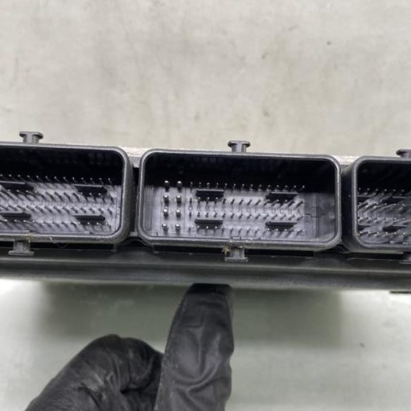 Calculateur moteur RENAULT CLIO 4 Photo n°3